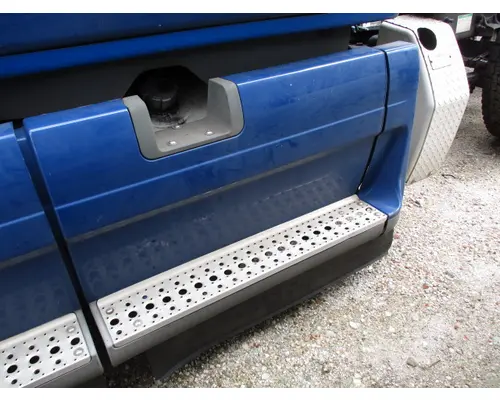 FREIGHTLINER CASCADIA 113 CAB SKIRTSIDE FAIRING