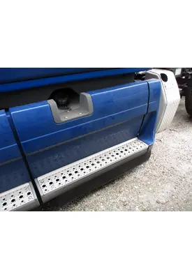 FREIGHTLINER CASCADIA 113 CAB SKIRT/SIDE FAIRING