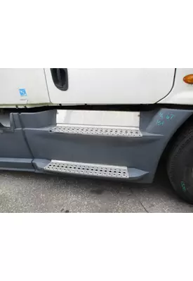 FREIGHTLINER CASCADIA 113 CAB SKIRT/SIDE FAIRING