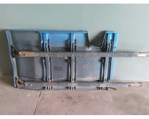 FREIGHTLINER CASCADIA 113 CAB SKIRTSIDE FAIRING