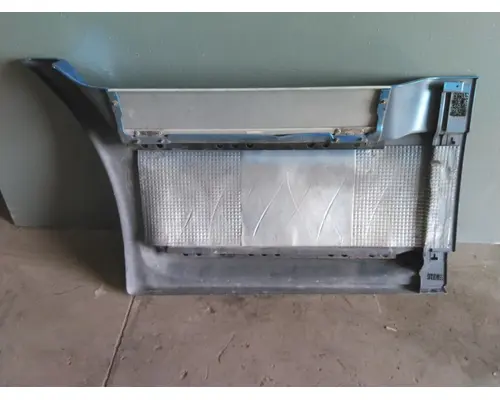 FREIGHTLINER CASCADIA 113 CAB SKIRTSIDE FAIRING