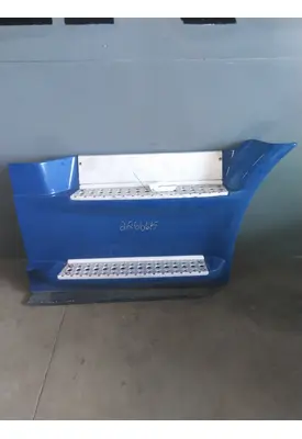 FREIGHTLINER CASCADIA 113 CAB SKIRT/SIDE FAIRING