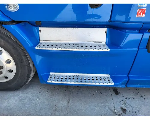 FREIGHTLINER CASCADIA 113 CAB SKIRTSIDE FAIRING