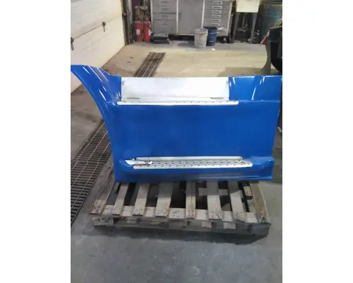 FREIGHTLINER CASCADIA 113 CAB SKIRTSIDE FAIRING