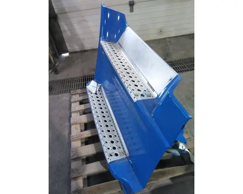 FREIGHTLINER CASCADIA 113 CAB SKIRTSIDE FAIRING