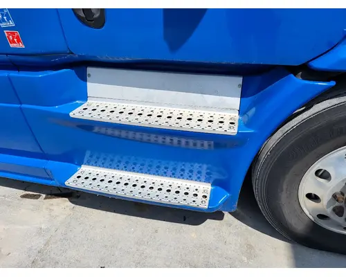 FREIGHTLINER CASCADIA 113 CAB SKIRTSIDE FAIRING