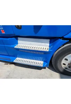 FREIGHTLINER CASCADIA 113 CAB SKIRT/SIDE FAIRING