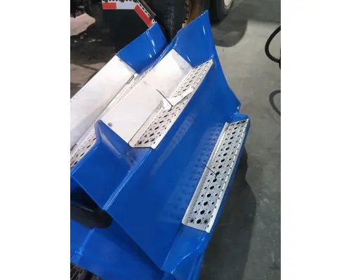 FREIGHTLINER CASCADIA 113 CAB SKIRTSIDE FAIRING
