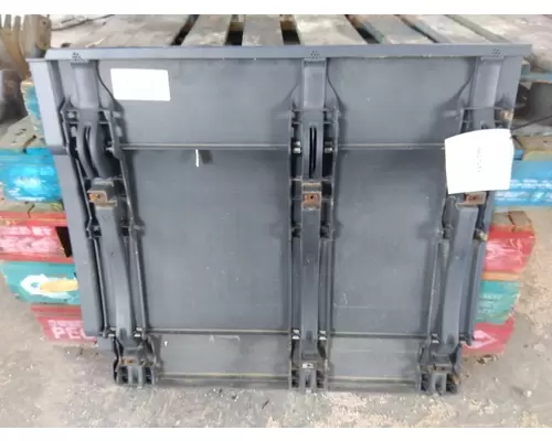 FREIGHTLINER CASCADIA 113 CAB SKIRTSIDE FAIRING