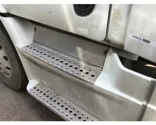 FREIGHTLINER CASCADIA 113 CAB SKIRTSIDE FAIRING