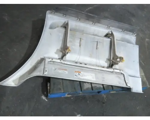 FREIGHTLINER CASCADIA 113 CAB SKIRTSIDE FAIRING