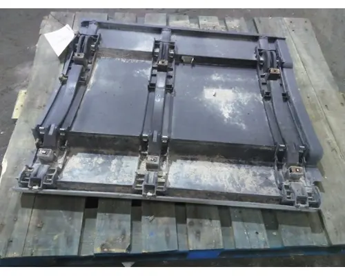 FREIGHTLINER CASCADIA 113 CAB SKIRTSIDE FAIRING