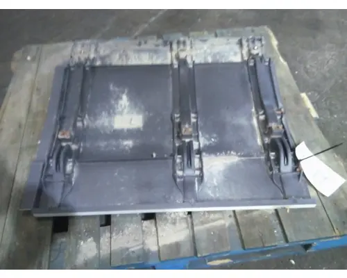 FREIGHTLINER CASCADIA 113 CAB SKIRTSIDE FAIRING