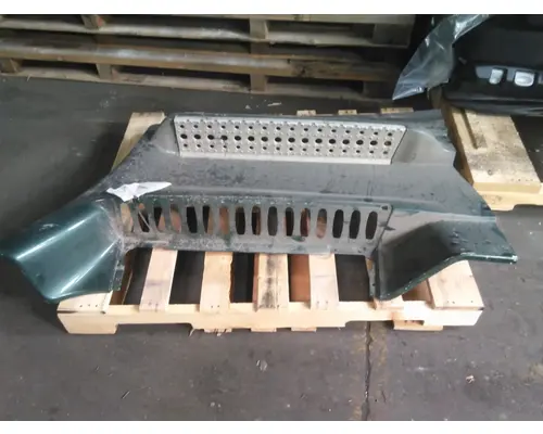 FREIGHTLINER CASCADIA 113 CAB SKIRTSIDE FAIRING