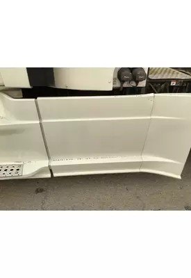 FREIGHTLINER CASCADIA 113 CAB SKIRT/SIDE FAIRING