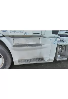 FREIGHTLINER CASCADIA 113 CAB SKIRT/SIDE FAIRING