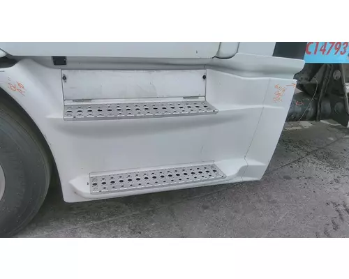 FREIGHTLINER CASCADIA 113 CAB SKIRTSIDE FAIRING