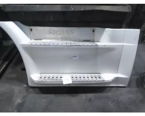 FREIGHTLINER CASCADIA 113 CAB SKIRTSIDE FAIRING