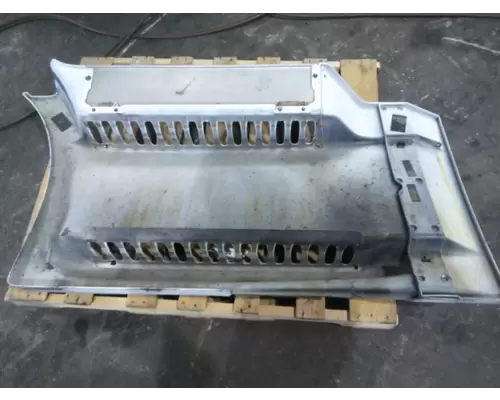 FREIGHTLINER CASCADIA 113 CAB SKIRTSIDE FAIRING