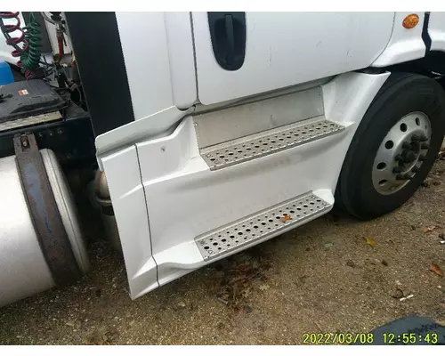 FREIGHTLINER CASCADIA 113 CAB SKIRTSIDE FAIRING