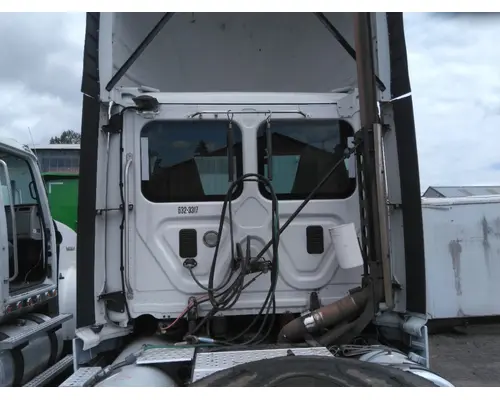 FREIGHTLINER CASCADIA 113 CAB