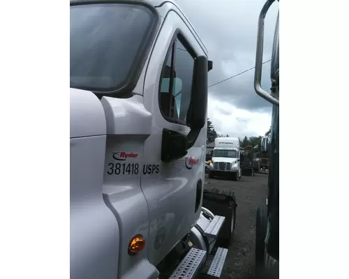 FREIGHTLINER CASCADIA 113 CAB
