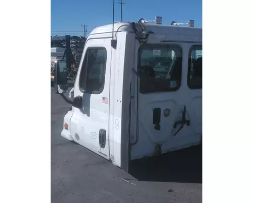 FREIGHTLINER CASCADIA 113 CAB