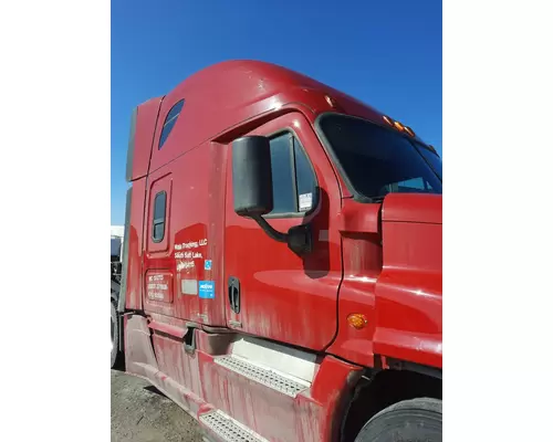 FREIGHTLINER CASCADIA 113 CAB