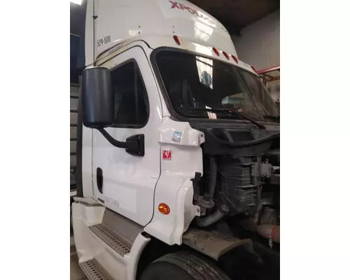 FREIGHTLINER CASCADIA 113 CAB