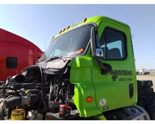 FREIGHTLINER CASCADIA 113 CAB