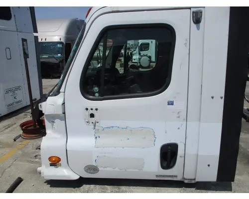 FREIGHTLINER CASCADIA 113 CAB
