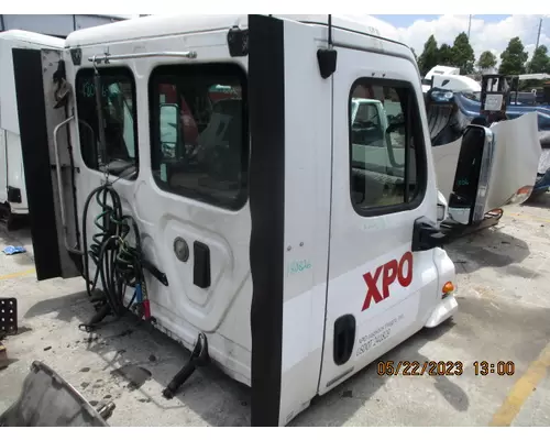 FREIGHTLINER CASCADIA 113 CAB