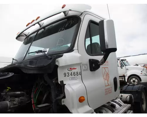 FREIGHTLINER CASCADIA 113 CAB