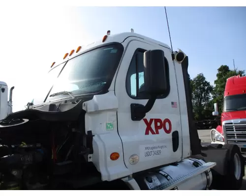 FREIGHTLINER CASCADIA 113 CAB