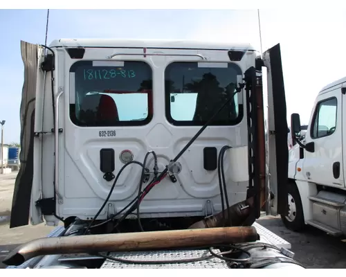 FREIGHTLINER CASCADIA 113 CAB