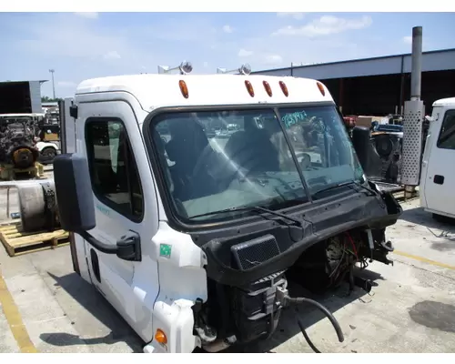 FREIGHTLINER CASCADIA 113 CAB