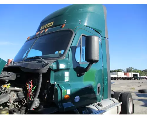 FREIGHTLINER CASCADIA 113 CAB