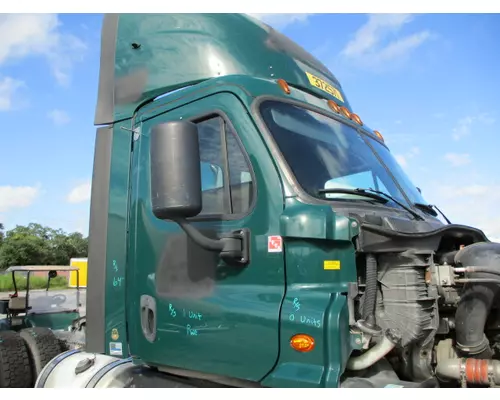 FREIGHTLINER CASCADIA 113 CAB