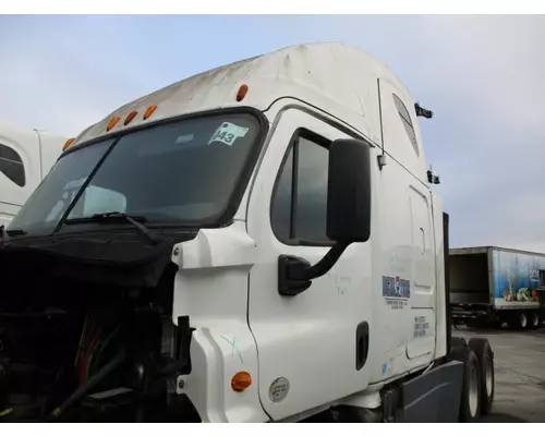 FREIGHTLINER CASCADIA 113 CAB