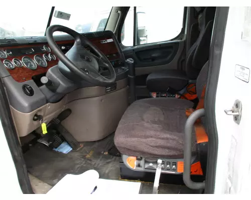 FREIGHTLINER CASCADIA 113 CAB