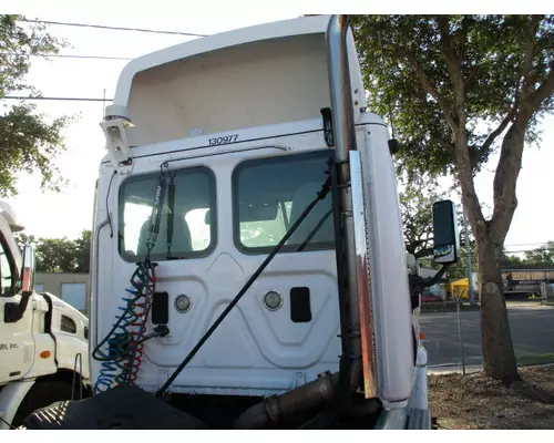 FREIGHTLINER CASCADIA 113 CAB