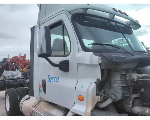 FREIGHTLINER CASCADIA 113 CAB