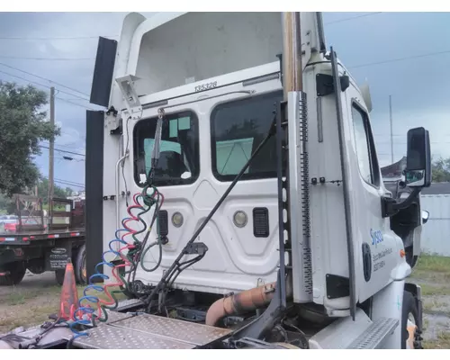 FREIGHTLINER CASCADIA 113 CAB