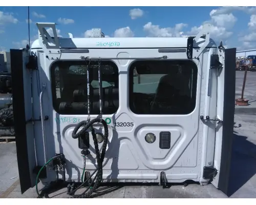 FREIGHTLINER CASCADIA 113 CAB