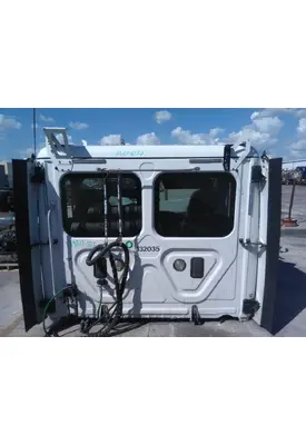 FREIGHTLINER CASCADIA 113 CAB