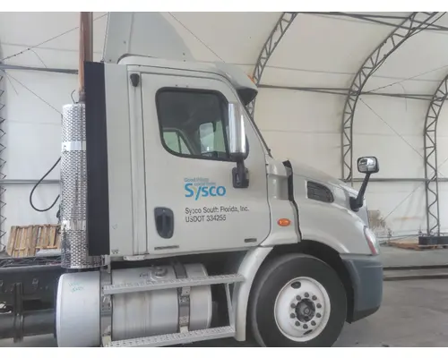 FREIGHTLINER CASCADIA 113 CAB