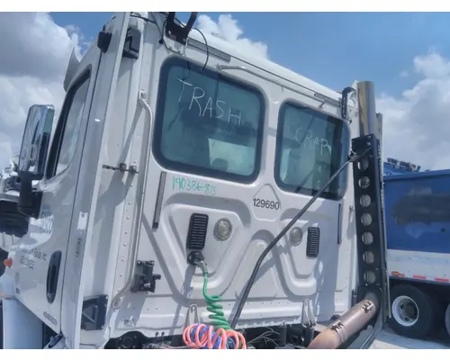FREIGHTLINER CASCADIA 113 CAB