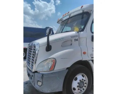 FREIGHTLINER CASCADIA 113 CAB