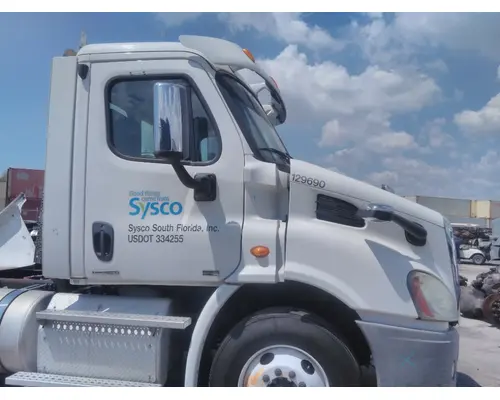 FREIGHTLINER CASCADIA 113 CAB