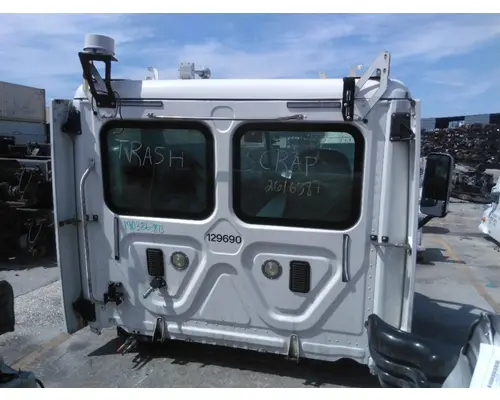 FREIGHTLINER CASCADIA 113 CAB